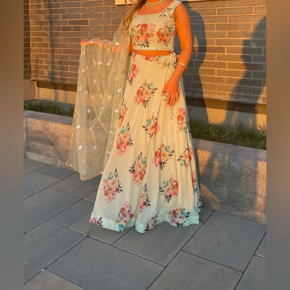 Lehenga- Indian, Punjabi party suit. Floral mint green. Printed flowers. - Picture 4 of 5